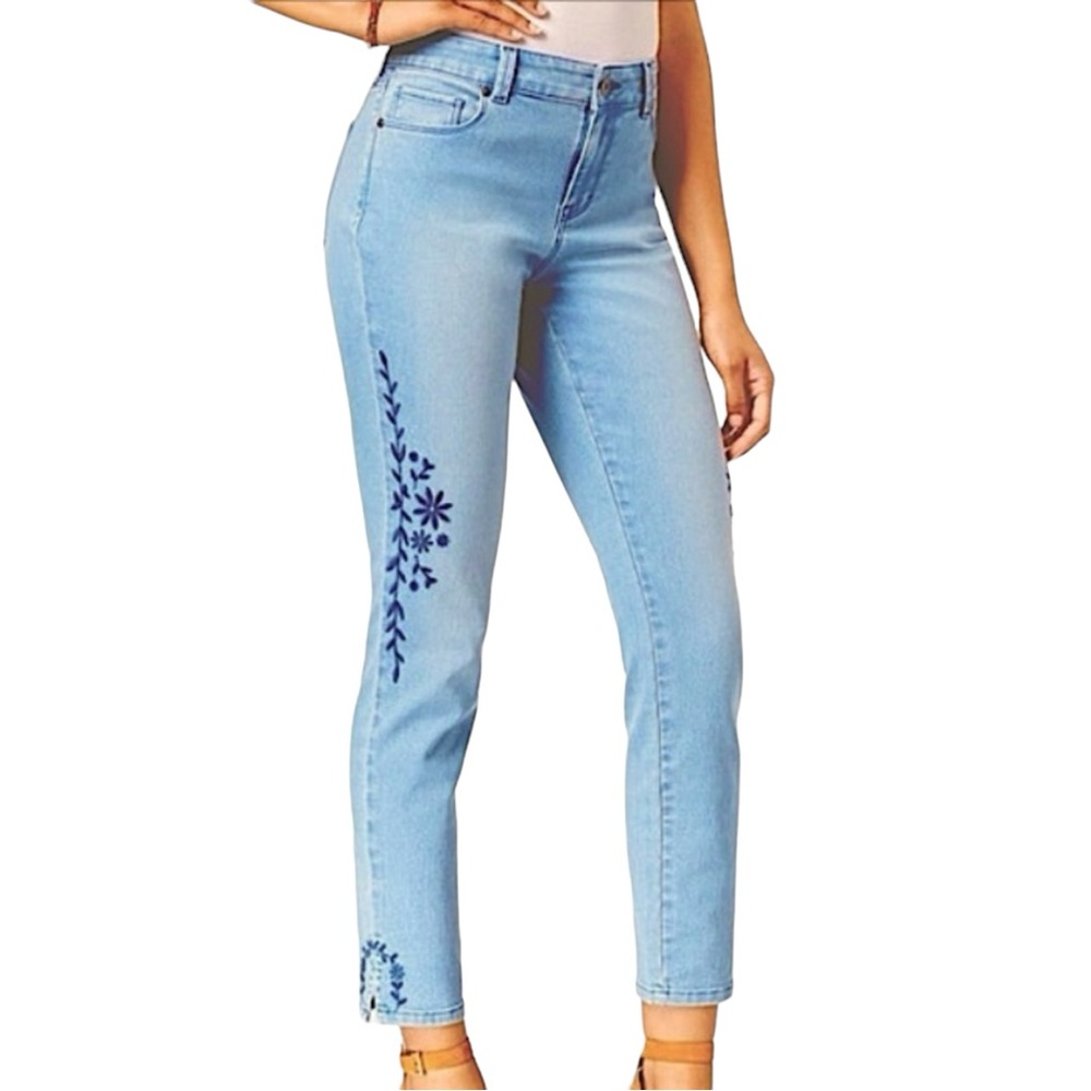 STYLE & CO Blue Light Wash Floral Embroidered Crop Jeans 4P